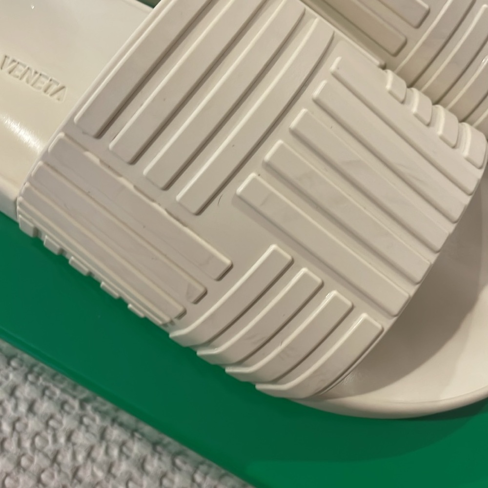 Bottega Veneta Pool Slides - image 3
